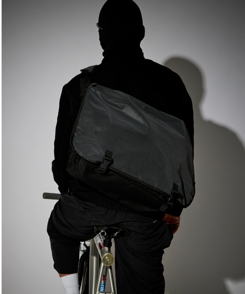 PACKING(パッキング)の「PACKING/パッキング/BLACK REFLECTIVE MESSENGER/リフレクティブメッセンジャーバッグ(メッセンジャーバッグ・メンズ・ブラック・F)」の7枚目の写真