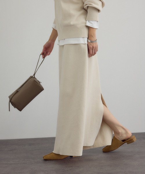 SALON adam et rope'（サロン アダム エ ロペ）の「ナローロングスカート-CreamyCotton /クリーミーコットン-（スカート・レディース・オフホワイト/ベージュ系その他/ブラック・FREE）」の2枚目の写真