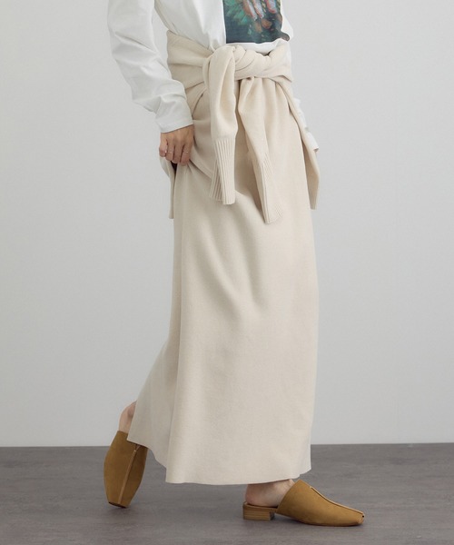 SALON adam et rope'（サロン アダム エ ロペ）の「ナローロングスカート-CreamyCotton /クリーミーコットン-（スカート・レディース・オフホワイト/ベージュ系その他/ブラック・FREE）」の4枚目の写真