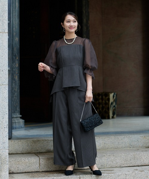 Jolie et Jolie（ジョリーエジョリー）の「キャンディースリーブペプラムストライプブラウス＋ワイドパンツセットアップ（パンツドレス・レディース・モカ/グレー・L/M/5L/4L/3L/LL）」の4枚目の写真