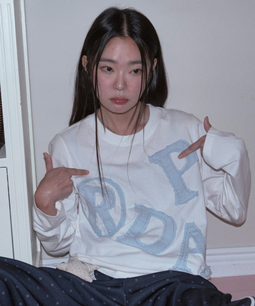 PRENDA(プレンダ)の「PRDA BIG PATCH LONG SLEEVE WHITE(Tシャツ/カットソー・レディース・その他・FREE)」の1枚目の写真
