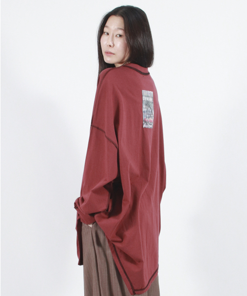 DEMARC(ドゥマーク)の「オーバーサイズアシンメトリーロングスリーブTシャツバーガンディ(Tシャツ/カットソー・レディース・その他・ONE SIZE)」の16枚目の写真