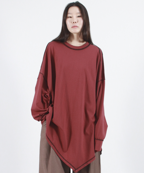 DEMARC(ドゥマーク)の「オーバーサイズアシンメトリーロングスリーブTシャツバーガンディ(Tシャツ/カットソー・レディース・その他・ONE SIZE)」の9枚目の写真
