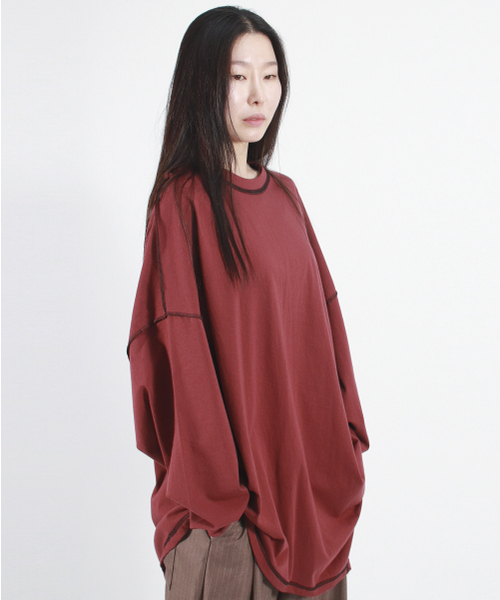 DEMARC(ドゥマーク)の「オーバーサイズアシンメトリーロングスリーブTシャツバーガンディ(Tシャツ/カットソー・レディース・その他・ONE SIZE)」の3枚目の写真