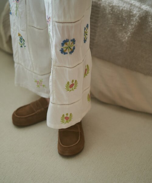 Remind me and forever(リマインドミーアンドフォーエバー)の「【nane】【India series】パッチワーク刺繍パンツ(その他パンツ・レディース・オフホワイト/ブラック・FREE)」の7枚目の写真