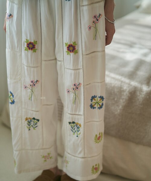 Remind me and forever(リマインドミーアンドフォーエバー)の「【nane】【India series】パッチワーク刺繍パンツ(その他パンツ・レディース・オフホワイト/ブラック・FREE)」の8枚目の写真