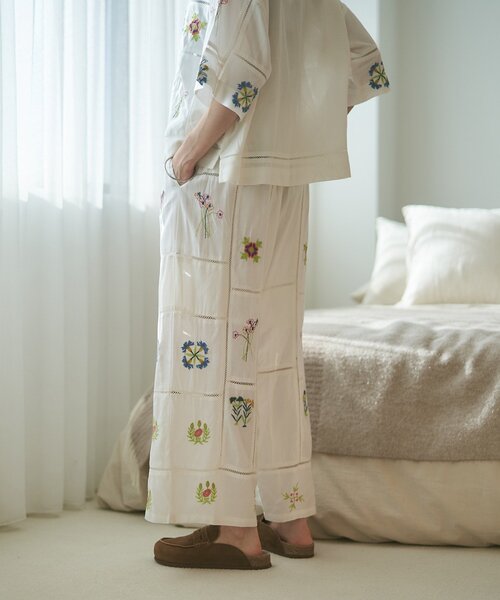 Remind me and forever(リマインドミーアンドフォーエバー)の「【nane】【India series】パッチワーク刺繍パンツ(その他パンツ・レディース・オフホワイト/ブラック・FREE)」の10枚目の写真