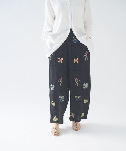 Remind me and forever(リマインドミーアンドフォーエバー)の「【nane】【India series】パッチワーク刺繍パンツ(その他パンツ・レディース・オフホワイト/ブラック・FREE)」の15枚目の写真