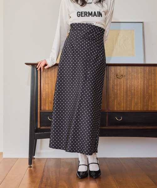 mysty woman(ミスティウーマン)の「アソートサテンナロースカート 661787(スカート・レディース・ブラック系その他/アイボリー/ブラック/ブラウン・FREE)」の3枚目の写真