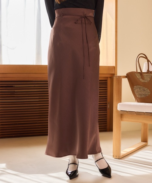 mysty woman(ミスティウーマン)の「アソートサテンナロースカート 661787(スカート・レディース・ブラック系その他/アイボリー/ブラック/ブラウン・FREE)」の4枚目の写真