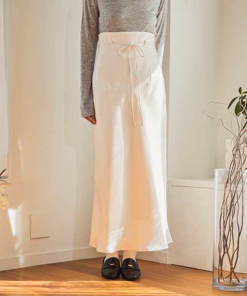 mysty woman(ミスティウーマン)の「アソートサテンナロースカート 661787(スカート・レディース・ブラック系その他/アイボリー/ブラック/ブラウン・FREE)」の1枚目の写真