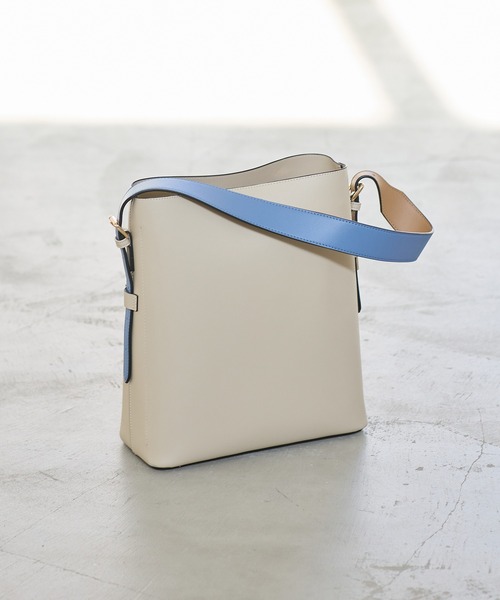 VIS（ビス）の「【WEB限定】三層構造リバーシブルハンドルバッグ/A4対応（ショルダーバッグ・レディース・ブラック/ベージュ系その他・FREE）」の2枚目の写真