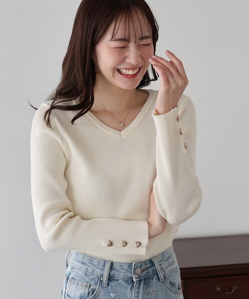 BLUEEAST(ブルーイースト)の「ハートボタンリブニット(ニット/セーター・レディース・ピンク/アイボリー/ブラック・MEDIUM)」の2枚目の写真