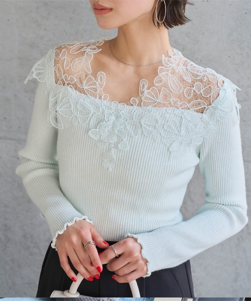 KOBE LETTUCE（コウベレタス）の「レースオフショルリブニット（ニット/セーター・レディース・ベージュ/サックスブルー/チャコール/アイボリー・M）」の4枚目の写真