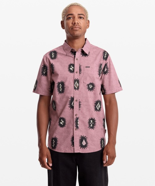 VOLCOM(ボルコム)の「VOLCOM/ボルコム メンズ 半袖 シャツ 総柄 V_A0412606(シャツ/ブラウス・メンズ・スモークピンク・L/M)」の1枚目の写真