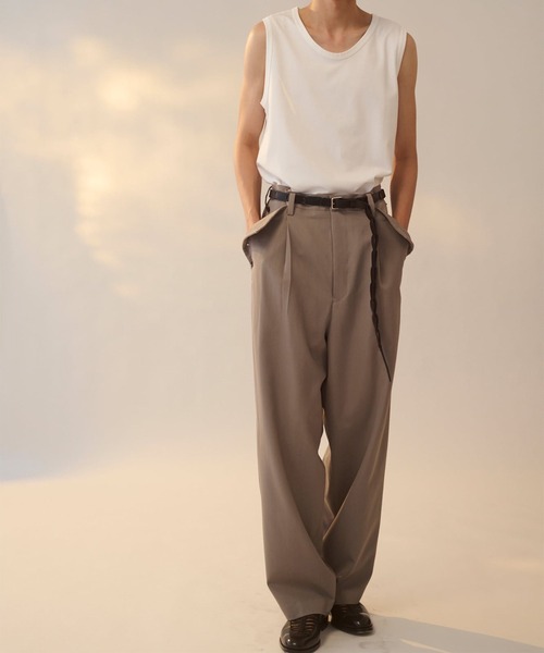 UJOH(ウジョー)の「【UJOH HOMME/ウジョー】Botton Line Closure PNT(スラックス・メンズ・ベージュ/ブラック・4/5)」の4枚目の写真