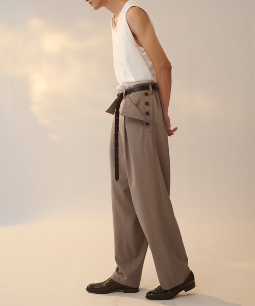 UJOH(ウジョー)の「【UJOH HOMME/ウジョー】Botton Line Closure PNT(スラックス・メンズ・ベージュ/ブラック・4/5)」の5枚目の写真