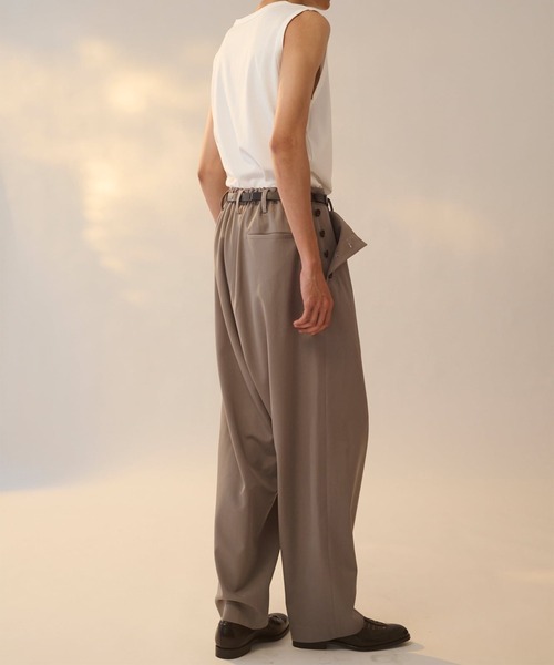 UJOH(ウジョー)の「【UJOH HOMME/ウジョー】Botton Line Closure PNT(スラックス・メンズ・ベージュ/ブラック・4/5)」の7枚目の写真
