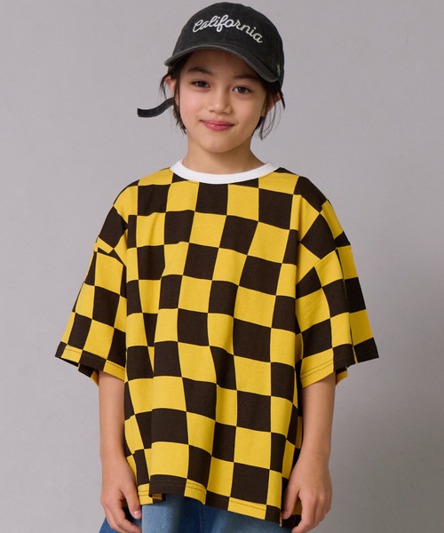 PAIRMANON STREET(ペアマノンストリート)の「【綿100%】総柄プリント オーバーサイズ 半袖 Tシャツ【PAIRMANON STREET】(Tシャツ/カットソー・キッズ・イエロー/ブラック/ブラック系その他2/オフホワイト/ブラック系その他・90/100/120/160/110/130/140/150)」の5枚目の写真
