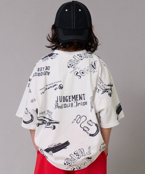 PAIRMANON STREET(ペアマノンストリート)の「【綿100%】総柄プリント オーバーサイズ 半袖 Tシャツ【PAIRMANON STREET】(Tシャツ/カットソー・キッズ・イエロー/ブラック/ブラック系その他2/オフホワイト/ブラック系その他・90/100/120/160/110/130/140/150)」の7枚目の写真