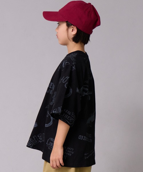 PAIRMANON STREET(ペアマノンストリート)の「【綿100%】総柄プリント オーバーサイズ 半袖 Tシャツ【PAIRMANON STREET】(Tシャツ/カットソー・キッズ・イエロー/ブラック/ブラック系その他2/オフホワイト/ブラック系その他・90/100/120/160/110/130/140/150)」の10枚目の写真