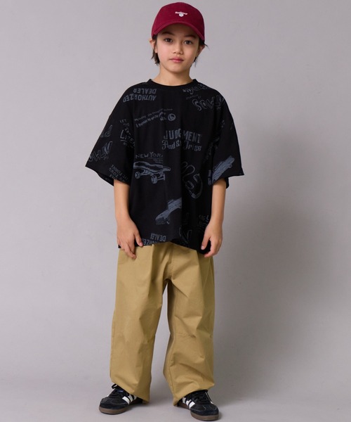 PAIRMANON STREET(ペアマノンストリート)の「【綿100%】総柄プリント オーバーサイズ 半袖 Tシャツ【PAIRMANON STREET】(Tシャツ/カットソー・キッズ・イエロー/ブラック/ブラック系その他2/オフホワイト/ブラック系その他・90/100/120/160/110/130/140/150)」の12枚目の写真