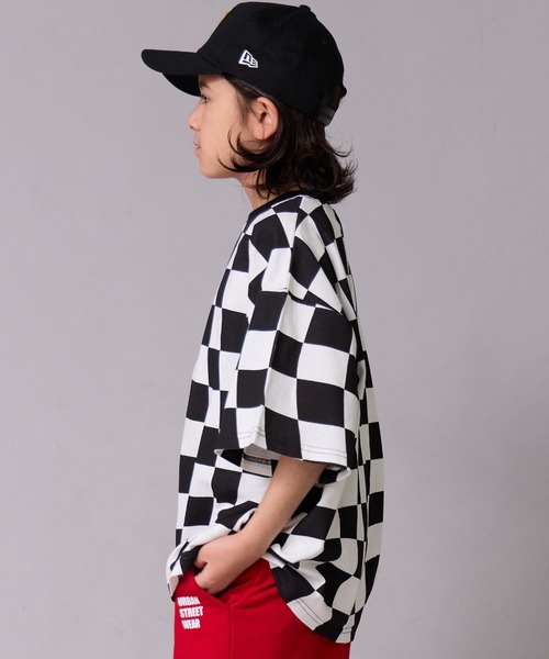 PAIRMANON STREET(ペアマノンストリート)の「【綿100%】総柄プリント オーバーサイズ 半袖 Tシャツ【PAIRMANON STREET】(Tシャツ/カットソー・キッズ・イエロー/ブラック/ブラック系その他2/オフホワイト/ブラック系その他・90/100/120/160/110/130/140/150)」の16枚目の写真
