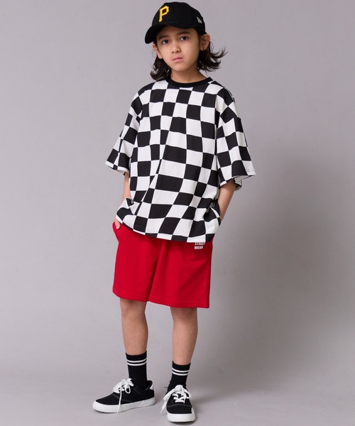 PAIRMANON STREET(ペアマノンストリート)の「【綿100%】総柄プリント オーバーサイズ 半袖 Tシャツ【PAIRMANON STREET】(Tシャツ/カットソー・キッズ・イエロー/ブラック/ブラック系その他2/オフホワイト/ブラック系その他・90/100/120/160/110/130/140/150)」の18枚目の写真