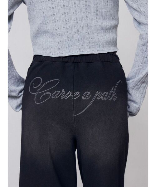 EMODA（エモダ）の「レイヤードロゴスウェットパンツ（スウェットパンツ・レディース・グレー/ブラック/ネイビー・MEDIUM/SMALL）」の2枚目の写真