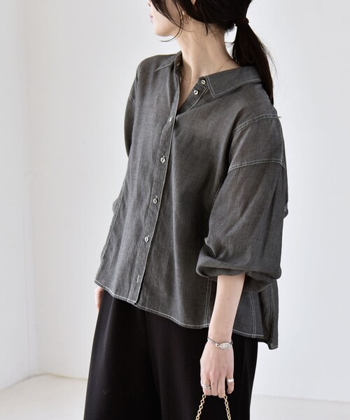 quaranciel(カランシエル)の「quaranciel:〈洗濯機可能〉シアー デニム ギャザー レギュラー シャツ(シャツ/ブラウス・レディース・ブラック/ネイビー・ONE SIZE)」の6枚目の写真