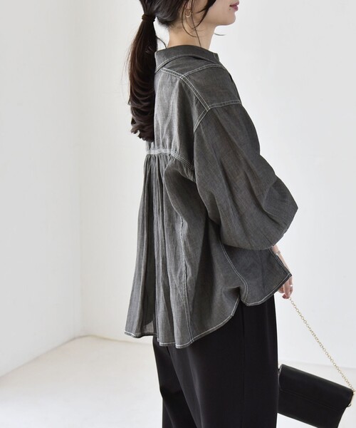 quaranciel(カランシエル)の「quaranciel:〈洗濯機可能〉シアー デニム ギャザー レギュラー シャツ(シャツ/ブラウス・レディース・ブラック/ネイビー・ONE SIZE)」の9枚目の写真