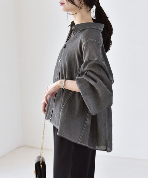 quaranciel(カランシエル)の「quaranciel:〈洗濯機可能〉シアー デニム ギャザー レギュラー シャツ(シャツ/ブラウス・レディース・ブラック/ネイビー・ONE SIZE)」の12枚目の写真