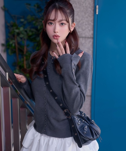 Diable baiser(ディアブルベーゼ)の「コンパクトボタンリブニットカーディガン(Tシャツ/カットソー・レディース・グレー/ブルー/イエロー・M-L)」の2枚目の写真