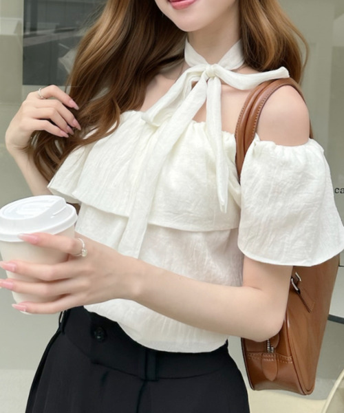 Ada.(エイダ)の「チョーカー付き リネンライク フリルカラーノースリーブブラウス(シャツ/ブラウス・レディース・イエロー/アイボリー/ブラック・FREE)」の9枚目の写真