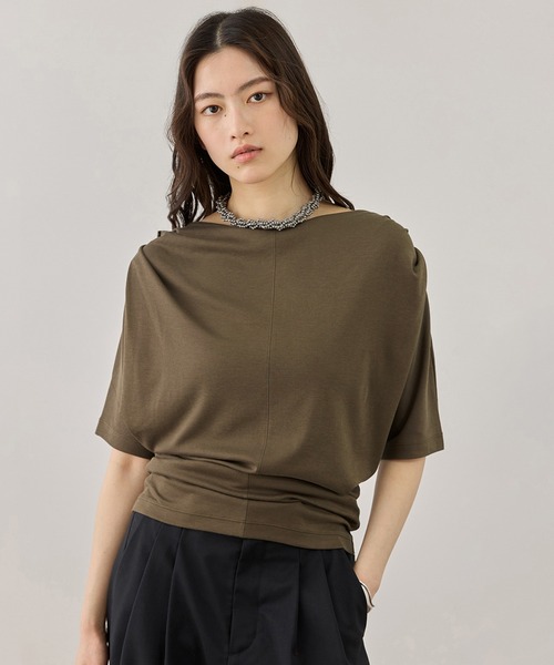 ADAM ET ROPE'(アダムエロペ)の「ドレープトップス(Tシャツ/カットソー・レディース・オリーブ/ダークブラウン/ホワイト・FREE)」の3枚目の写真