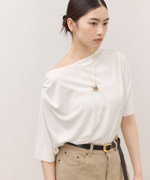 ADAM ET ROPE'(アダムエロペ)の「ドレープトップス(Tシャツ/カットソー・レディース・オリーブ/ダークブラウン/ホワイト・FREE)」の13枚目の写真