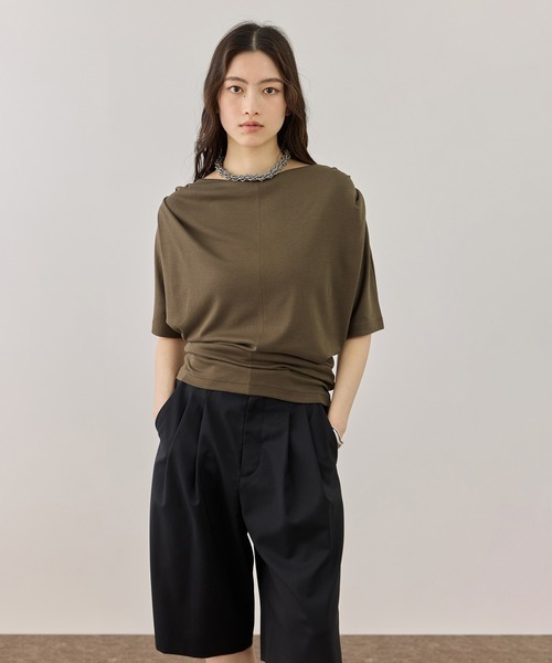 ADAM ET ROPE'(アダムエロペ)の「ドレープトップス(Tシャツ/カットソー・レディース・オリーブ/ダークブラウン/ホワイト・FREE)」の18枚目の写真