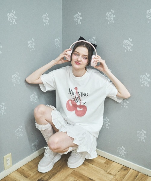 Lovilyn(ラヴィリン)の「フルーツビックT(Tシャツ/カットソー・レディース・ブラック/ホワイト/ホワイト系その他/イエロー・FREE)」の6枚目の写真