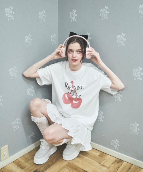 Lovilyn(ラヴィリン)の「フルーツビックT(Tシャツ/カットソー・レディース・ブラック/ホワイト/ホワイト系その他/イエロー・FREE)」の7枚目の写真