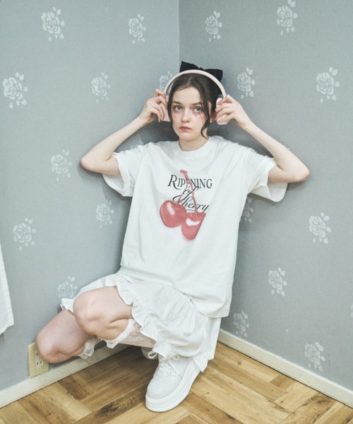 Lovilyn(ラヴィリン)の「フルーツビックT(Tシャツ/カットソー・レディース・ブラック/ホワイト/ホワイト系その他/イエロー・FREE)」の8枚目の写真