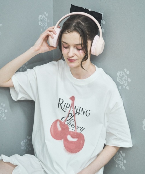 Lovilyn(ラヴィリン)の「フルーツビックT(Tシャツ/カットソー・レディース・ブラック/ホワイト/ホワイト系その他/イエロー・FREE)」の5枚目の写真