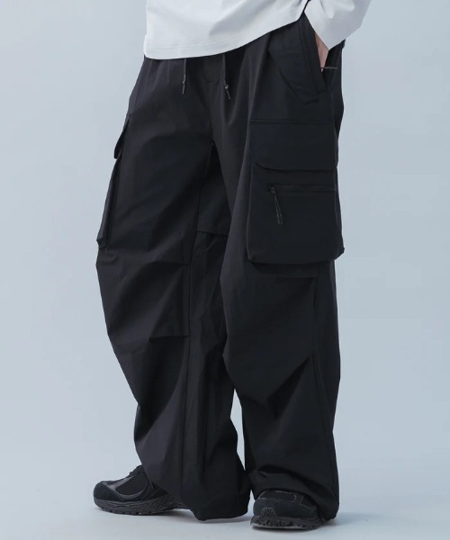 +phenix(プラスフェニックス)の「+phenix/プラスフェニックス/TECH WIDE CARGO PANTS(カーゴパンツ・メンズ・ブラック・L)」の2枚目の写真