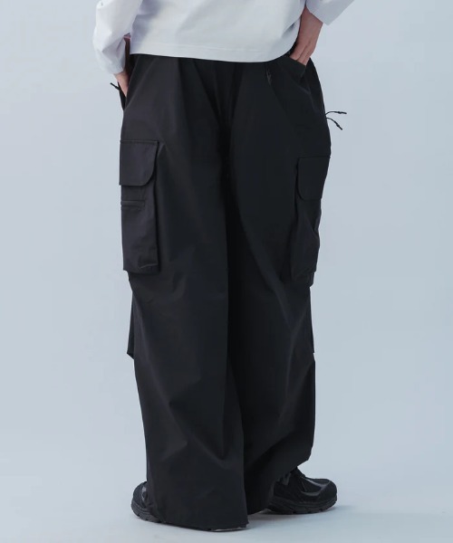 +phenix(プラスフェニックス)の「+phenix/プラスフェニックス/TECH WIDE CARGO PANTS(カーゴパンツ・メンズ・ブラック・L)」の3枚目の写真