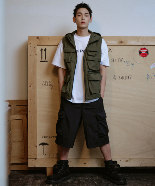 KALAPATTHAR(カラパタール)の「MULTI POCKET NYLON HOODED VEST - KHAKI(ベスト・メンズ・その他・MEDIUM/LARGE)」の1枚目の写真
