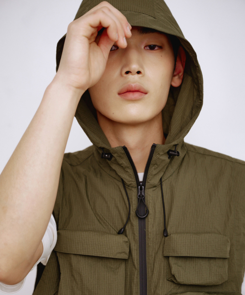 KALAPATTHAR(カラパタール)の「MULTI POCKET NYLON HOODED VEST - KHAKI(ベスト・メンズ・その他・MEDIUM/LARGE)」の3枚目の写真