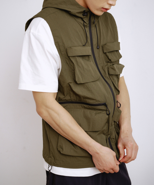 KALAPATTHAR(カラパタール)の「MULTI POCKET NYLON HOODED VEST - KHAKI(ベスト・メンズ・その他・MEDIUM/LARGE)」の4枚目の写真