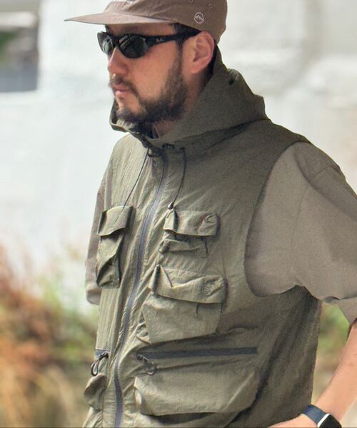 KALAPATTHAR(カラパタール)の「MULTI POCKET NYLON HOODED VEST - KHAKI(ベスト・メンズ・その他・MEDIUM/LARGE)」の10枚目の写真
