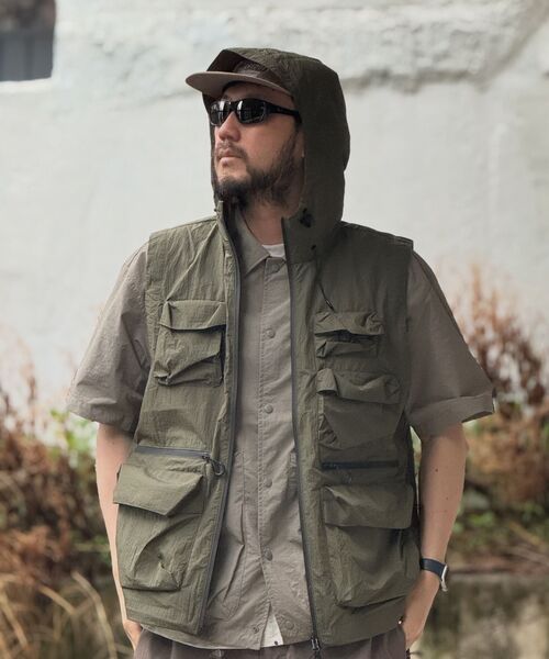 KALAPATTHAR(カラパタール)の「MULTI POCKET NYLON HOODED VEST - KHAKI(ベスト・メンズ・その他・MEDIUM/LARGE)」の11枚目の写真