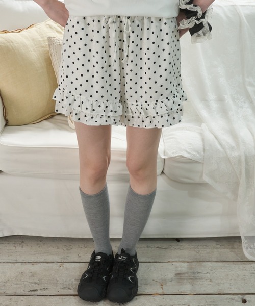 Birthday room（バースデイルーム）の「フリルドットショートパンツ/Frilled polka dot shorts（その他パンツ・レディース・ブラック/ホワイト・FREE）」の4枚目の写真