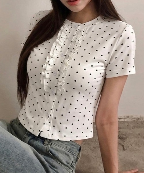 LADY LIKE（レディライク）の「【春夏新作】フロントフリル丸首半袖トップス（Tシャツ/カットソー・レディース・グレー/ブラック/ライトベージュ/ホワイト・M）」の2枚目の写真